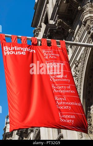 England, London, Piccadilly, Burlington House Flag Stockfoto