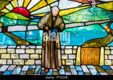 England, London, London, Die Black Friar Pub, Jugendstil Glasfenster Monk Holding Beer Tankard Stockfoto