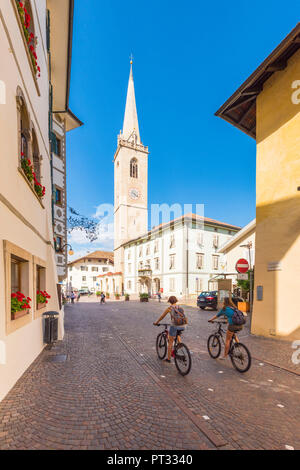 Tramin, Provinz Bozen, Trentino-Südtirol, Italien Blick auf den Platz von Tramin, Stockfoto