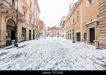 Piazza di San Lorenzo in Lucina Nach dem grossen Schneefall von Rom in Europa 2018, Italien, Latium, Provinz Rom, Rom Stockfoto