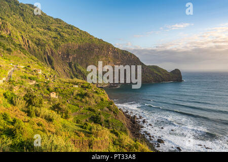 Atlantikküste und Clerigo Punkt, Faial, Santana Gemeinde, Region Madeira, Portugal, Stockfoto