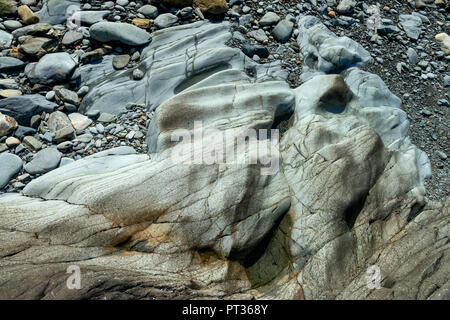 Irland, Connemara, Inishboffin Insel, Inis Bo Finne (Insel der weissen Kuh) Felsen am Strand Stockfoto