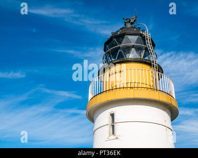 Fidra Leuchtturm Laterne, deaktiviert Stevenson Leuchtturm, fidra Island, Schottland, UK mit blauem Himmel Stockfoto