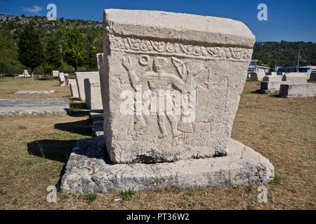 Stećci, alte megalithische Grabsteine an Radimlja alten Nekropole bei Vidovo Polje in der Nähe von Stolac, Bosnien und Herzegowina Stockfoto