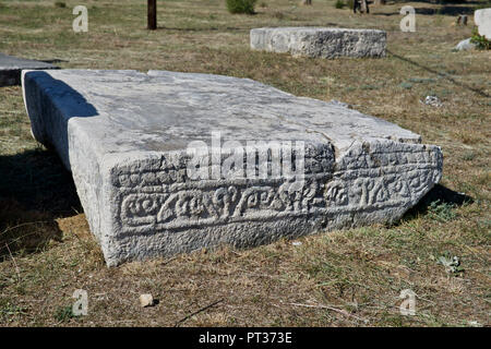 Stećci, alte megalithische Grabsteine an Radimlja alten Nekropole bei Vidovo Polje in der Nähe von Stolac, Bosnien und Herzegowina Stockfoto