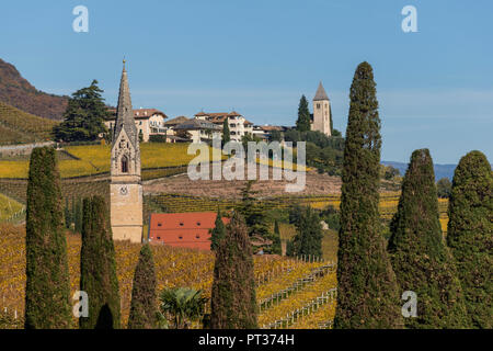 Dorfkirche St. Julitta und St. Quirikus, Tramin, Südtiroler Weinstraße, Südtirol, Italien Stockfoto