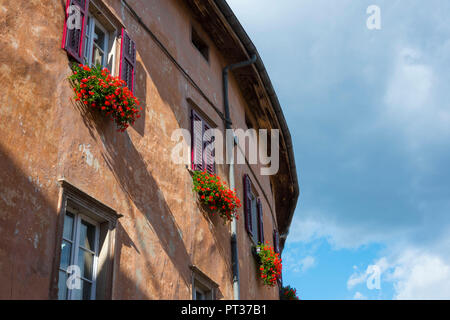 Typische alte Gebäude im Dorf, Tramin, Überetsch, Südtiroler Weinstraße, Südtirol, Italien Stockfoto