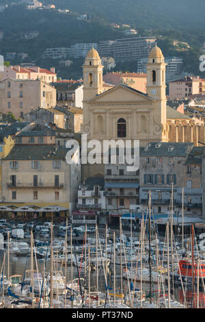 Blick auf den Hafen von Bastia, Paroisse Kirche Saint Jean-Baptiste, Haute Corse, Corsica, Frankreich Stockfoto