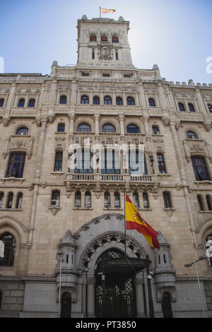 Eine Stadt der Allgemeinen Armada y Museo Naval Gebäude in Madrid Stockfoto