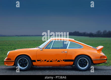 Eine orange Porsche 911 Carrera RS im Profil Stockfoto