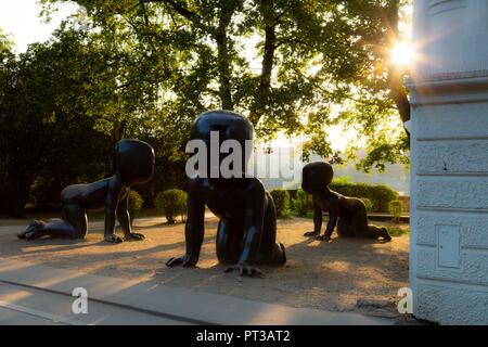 Europa, Tschechien, Prag, David Cerny - das Krabbeln Babys bei Kampa Park Stockfoto