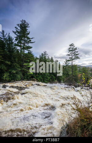 USA, New England, New Hampshire, weiße Berge, Jackson, Jackson fällt auf die Ellis River, Herbst Stockfoto