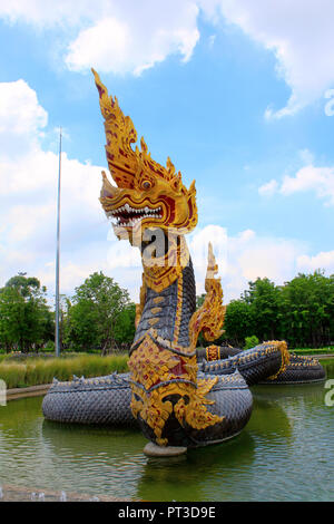 Vorderansicht des möglicherweise Drache im Buddhistischen Tempel in Ban Nong Chaeng, Phetchabun, Thailand. Stockfoto