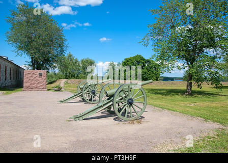 LAPPEENRANTA, Finnland - 15. Juni 2016: Die Festung von Lappeenranta. Französisch 90 K/77 Kanonen. Ersten Weltkrieg Modell Stockfoto