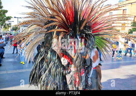 Mexiko City, Mexiko-23 April 2018: Indian Festival und tribal Feiern am Zocalo-platz in Mexiko Stadt Stockfoto