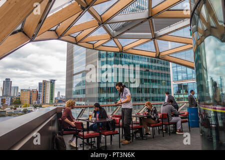 Giant Robot, Bar, die crossrail Dachgarten, Canary Wharf, London, England Stockfoto