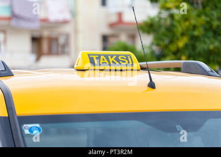 ANTALYA/TÜRKEI - September 29, 2018: Türkische Taxi steht auf einer Straße in Antalya Stockfoto