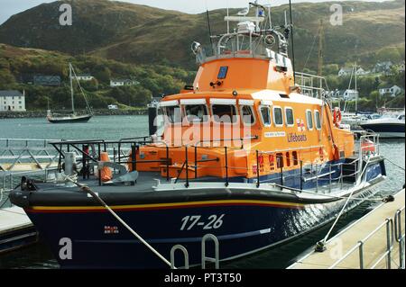 RNLI Lifeboat Henry Aston Hewat (17-26) an ihrem Liegeplatz im Hafen Mallaig Schottland Stockfoto