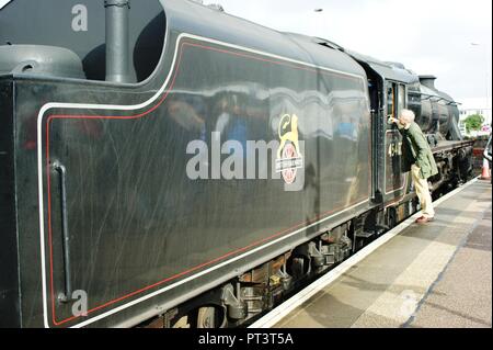 West Coast Eisenbahn Dampflok Nr. 45407 von Mallaig nach der Ankunft von Fort William, Schottland Stockfoto