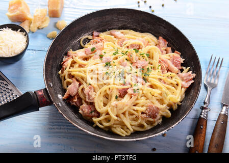 Spaghetti Carbonara - Traditionelle italienische Gericht Stockfoto