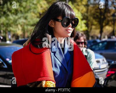 PARIS, Frankreich, 26. September 2018: Blatt Grüner auf der Straße während der Pariser Modewoche. Stockfoto