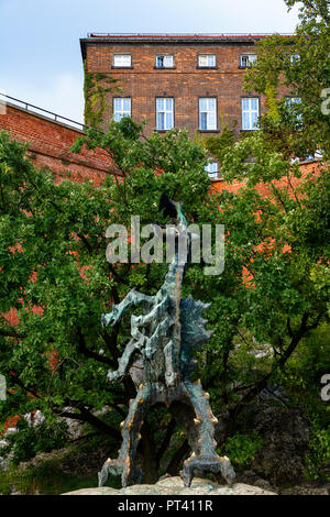 Der Drache von Wawel Hill neben dem Schloss Wawel in Krakau, Polen Stockfoto