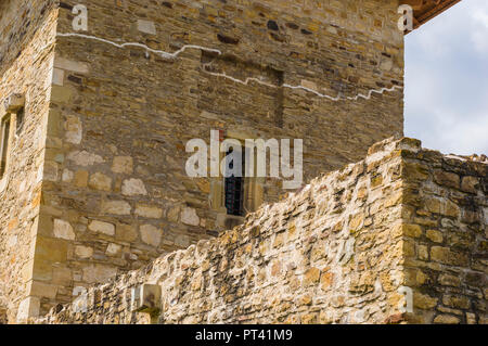 Detail der Fassade der alten mittelalterlichen Burg in Suceava, Rumänien Stockfoto