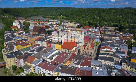 Blick auf Wasserburg am Inn, Chiemgau, Oberbayern, Bayern, Deutschland, Luftaufnahme Stockfoto