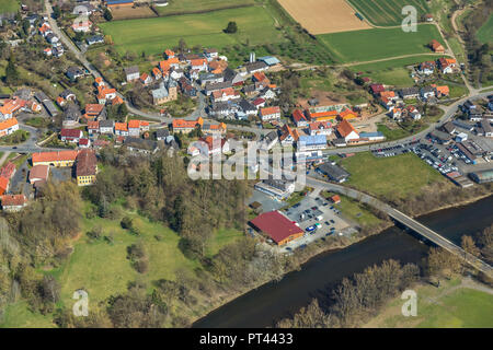 Bergheim mit Eder Fluss in Edertal, Waldeck-Frankenberg in Nordhessen, Hessen, Deutschland Stockfoto