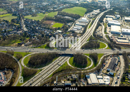 Autobahn Ausfahrt Autobahn A 40 Ruhrschnellweg und der Autobahn A 43 in Bochum, Ruhrgebiet, Nordrhein-Westfalen, Deutschland Stockfoto