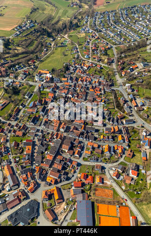 Bezirk Mengerinhausen in Bad Arolsen, die St. Georg Kirche ist typisch für die späten Mittelalter gotische Hallenkirche, Landkreis Waldeck-Frankenberg, Hessen, Deutschland Stockfoto