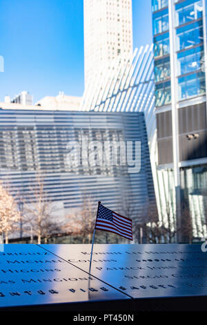 Eingravierten Namen auf Gedenktafel, One World Trade Center, Lower Manhattan, New York City, USA Stockfoto