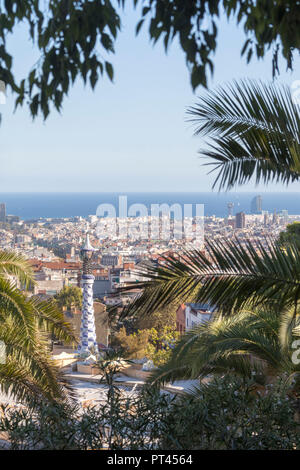 Blick vom Parc Güell entfernt in Richtung Stadt, Barcelona, Katalonien, Spanien Stockfoto