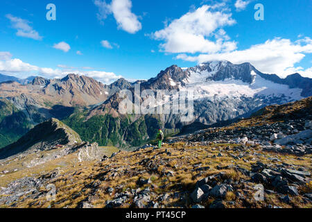 Die Nordwand des Monte Disgrazia von Del Grande Camerini Zuflucht, Chiareggio, Valmalenco, Provinz Sondrio, Lombardei, Italien gesehen Stockfoto