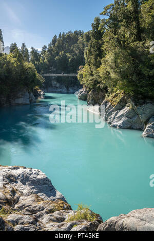 Boardwalk über Hokitika River, Hokitika, West Coast Region, South Island, Neuseeland, Stockfoto