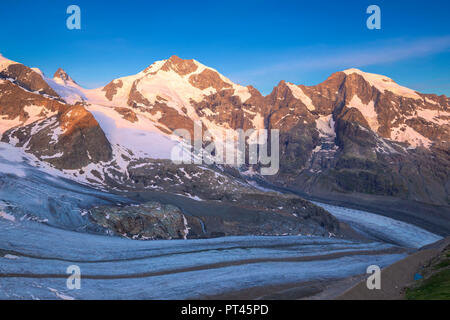 Piz Bernina mit Vedret Pers Gletscher im Vordergrund, Diavolezza Zuflucht, Bernina, Engadin, Graubünden, Schweiz, Europa, Stockfoto