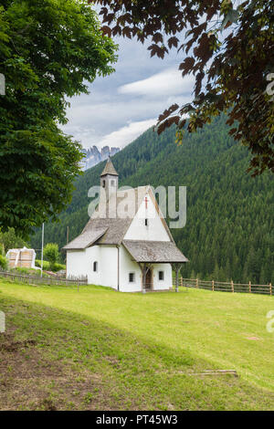 Die Kapelle des heiligen Sebastian in Welschnofen/Welshnofen, Val d'Ega/Eggental, Dolomiten, Provinz Bozen, Südtirol, Alpen, Italien Stockfoto