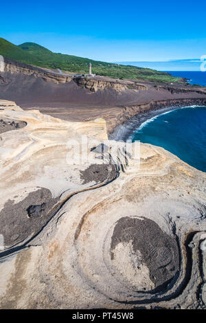 Portugal, Azoren, Faial Island, Capelinhos, Capelinhos Vulkanausbruch Seite der Site und Leuchtturm Stockfoto