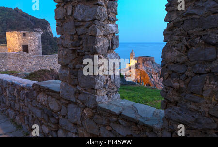 St. Peter Kirche aus der alten Burg von Portovenere Dorf, La Spezia, Ligurien, Italien Stockfoto