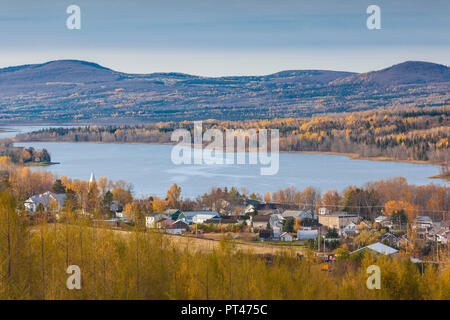 Kanada, Quebec, Region Bas-Saint-Laurent, Lac-des-Aigles H1, erhöhte Landschaft, Herbst Stockfoto