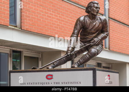 Kanada, Quebec, Montreal, Bell Centre, Arena der Montreal Canadiens Hockey Team, Statue von Hockey legende Guy LaFleur Stockfoto