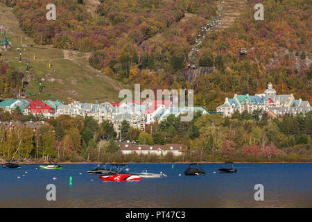 Kanada, Quebec, die Laurentides, Mont Tremblant Mont-Tremblant Ski Village, Herbst Stockfoto