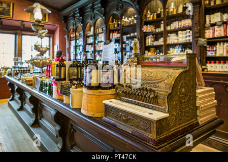 USA, Neuengland, Vermont, Rockingham, die Vermont Country Store, antike Inneneinrichtung Stockfoto