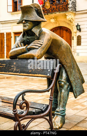 Bronze Skulptur von Napoleon auf dem Hauptplatz in Bratislava, Slowakei Stockfoto