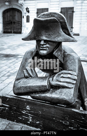 Bronze Skulptur von Napoleon auf dem Hauptplatz in Bratislava, Slowakei Stockfoto