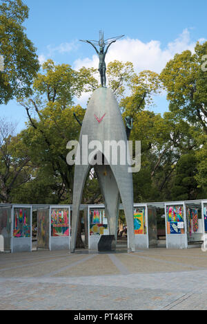 Kinderfriedensdenkmal im Hiroshima Peace Memorial Park in Hiroshima, Honshu, Japan Stockfoto