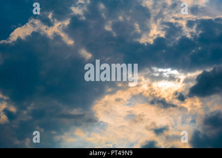 Wolkenhimmel Sonnenuntergang Stockfoto