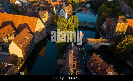 Gebäude und Brücken entlang der Pegnitz, Nürnberg, Deutschland Stockfoto
