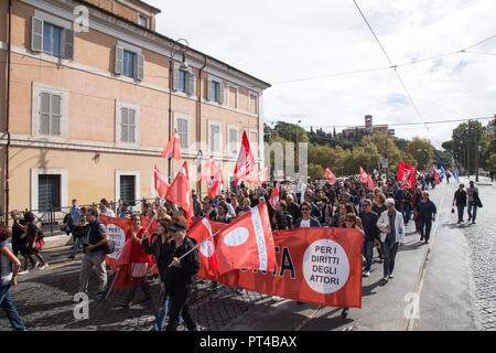 Roma, Italien. 06 Okt, 2018. Die erste Unified Manifestation der gesamten italienischen kulturellen Sektors in Rom, von Persönlichkeiten aus der Welt des Theaters, Kino und italienischen Unterhaltung Credit teilgenommen: Matteo Nardone/Pacific Press/Alamy leben Nachrichten Stockfoto