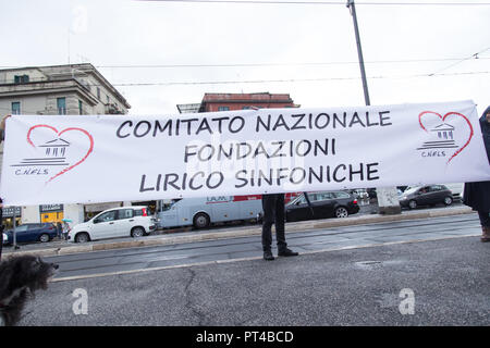 Roma, Italien. 06 Okt, 2018. Die erste Unified Manifestation der gesamten italienischen kulturellen Sektors in Rom, von Persönlichkeiten aus der Welt des Theaters, Kino und italienischen Unterhaltung Credit teilgenommen: Matteo Nardone/Pacific Press/Alamy leben Nachrichten Stockfoto